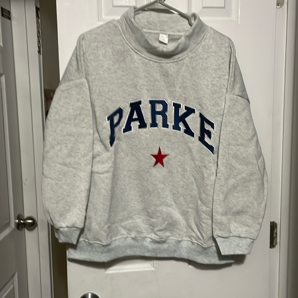 New sweatshirt size medium